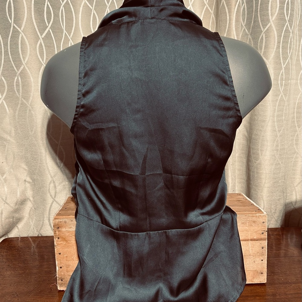 Violet + Claire Brand Satin Effect Cross Over Vneck Peplum Sleeveless Ladies Top - Picture 4 of 6